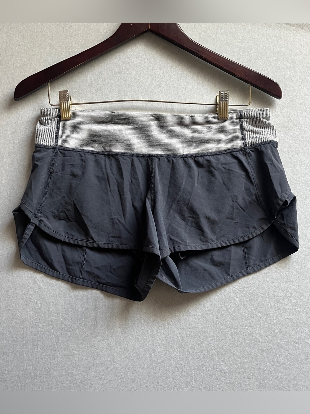 Lululemon Athletica Women's Gray Run: Speed Shorts Heathered Waistband - 6